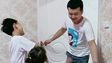 爸爸下班回家，没想到相差三岁的兄妹俩的这一举动让爸爸感动哭了