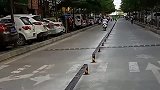 天才设计师做的事，安装上铁栏杆之后，没有一辆车敢乱停了