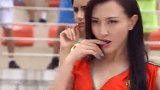 轻启红唇肤白如凝脂 8名美女穿着比基尼球衣让你看一眼就掉血