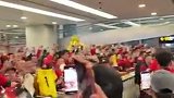 海港夺冠返沪机场球迷夹道欢迎 武磊：感谢你们，最好的第12人