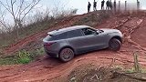 老板的路虎星脉第一次开回村，乡亲都来围观，让人见笑了！
