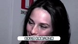 宋仲基婚后首现身！和美女合照来者不拒，脸部圆润幸福肥明显