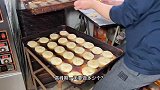 福建大叔做了42年绿豆饼，纯手工制作，高峰期一天要做2、3000个