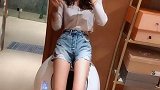 没有明星的颜 但我有一双大长腿啊