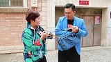 小伙打劫遇见美女土豪，直接往他身上不断砸钱，走了大运了