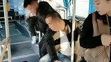装病吓跑了小偷，聪明吧