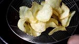 薯片真的是土豆做的吗？看完生产过程，才知道被骗了这么多年！