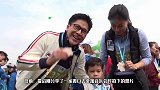 霍启刚郭晶晶带孩子听音乐会，儿女盛装出镜，一家四口超温馨
