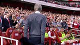 英超-1718赛季-特殊视角回顾温格从球员通道走出来时主场球迷的山呼海啸
