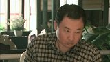 林爸林妈订了一桌饭菜给三亮送行，祝福他走出自己的路