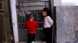 宝宝想买糖，她这找借口，说是她宝贝要买糖