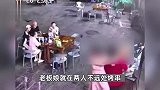 女子当老板娘面多次搂抱烧烤店老板？直接致店面关门情侣分手