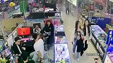 江湖“最高礼仪”注目礼，男人至死是少年，快乐就是这么简单