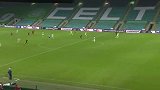 第76分钟布拉格斯巴达球员尤利斯进球 凯尔特人1-3布拉格斯巴达