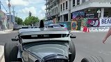 土豪改装的车，光看外观就霸气侧漏，街头一道靓丽的风景线！