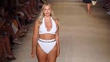 时装秀：迈阿密泳装秀，比基尼模特长得不仅好看，身材更是傲人