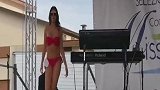 美女模特性感迷人，别有一番时尚风味