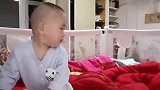 妈妈喂奶不喝，姥姥喂就喝还白妈妈一眼，宝宝你咋想的