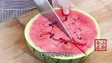 西瓜我家最爱吃西瓜皮，清脆爽口嘎嘣脆，老公：太有创意了