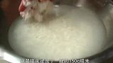 6天没吃肉了，晚餐整一盘大丸子，不煮不油炸，蘸上料汁两口一个