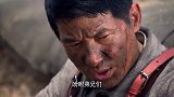 战士开车要去投降，狙击手本想击毙他，看到他的举动后被感动了