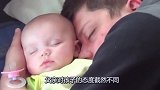 小女孩一直被爸爸抱在怀里，可爱的小模样，让人看了好生欢喜