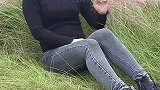 大姐姐时髦搭配，笑容甜美！