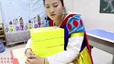 学生拿来魔仙盲盒，小小发现神秘纸条，吓得连盲盒都不敢要了