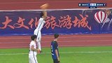 后场大脚长传直接找到进攻球员 理卡多冷静推射扳回一球