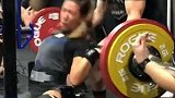 美国：女子举167公斤深蹲当场断臂 骨头差点刺穿皮肤