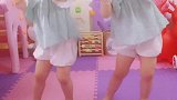 又到了双胞胎姐妹，每日舞蹈的时间了，音乐走起摇起来