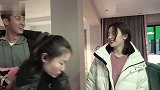 热巴片场戏精爆发演孕妇，黄景瑜看后下意识反应，好甜