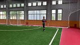 隋维杰场边拉伸身体条件佳 门将单独训练反应迅速令人赞叹