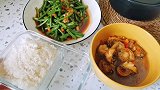 坚持6年给老公准备便当，今日便当：红烧鲍鱼，酱汁豆角