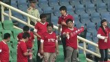 中超-13赛季-联赛-第28轮-上港球迷远征军为球队助威-花絮
