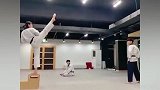 空手道神级飞踢！竟然能踩在空气上借力？