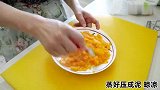 馒头换个花样做？奶奶做南瓜春花馒头，2根猪棒骨和西红柿炖锅汤