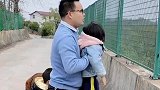 看见妈妈的大货车，妈妈喇叭回应