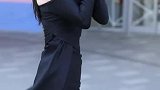 小姐姐冻坏了，你会脱件衣服披给她吗？