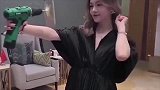 电钻也经不起这么折腾，美女为了拍视频，电钻都累过头了