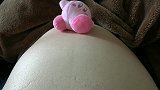 孕33周实拍我家宝宝的大力胎动，力气这么大估计八成是个男宝！