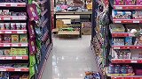 老板等下有个跟我长得一模一样的女生来买单