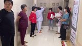 徐霞进产房添个闺女六斤六两，海涛坚持在产房外等媳妇平安出来