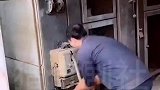 日本人留下的60多年的老古董，每天合闸，都是心惊肉跳