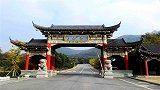 中国有一个景区，山上山下都要买票，游玩一次就得购买两次门票