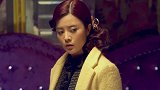 姑娘看到心上人和美女聊得这么嗨，自己就走了，看来是吃醋了！
