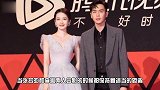张若昀不管和谁拍照都是冷漠脸，和她拍照时，像撒欢的“二哈”