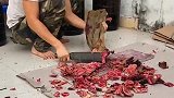 我还以为是五花肉，这一幕直接把我看愣，这是什么鬼？