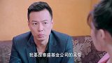 小伙苦苦哀求姑娘给自己钱，但是姑娘好像并没有给的意思