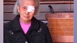 1937年:张淑英的丈夫被派去前线抗战，一别就是77年，再见时早已天人永隔，看见丈夫灵位声泪俱下。正能量传递